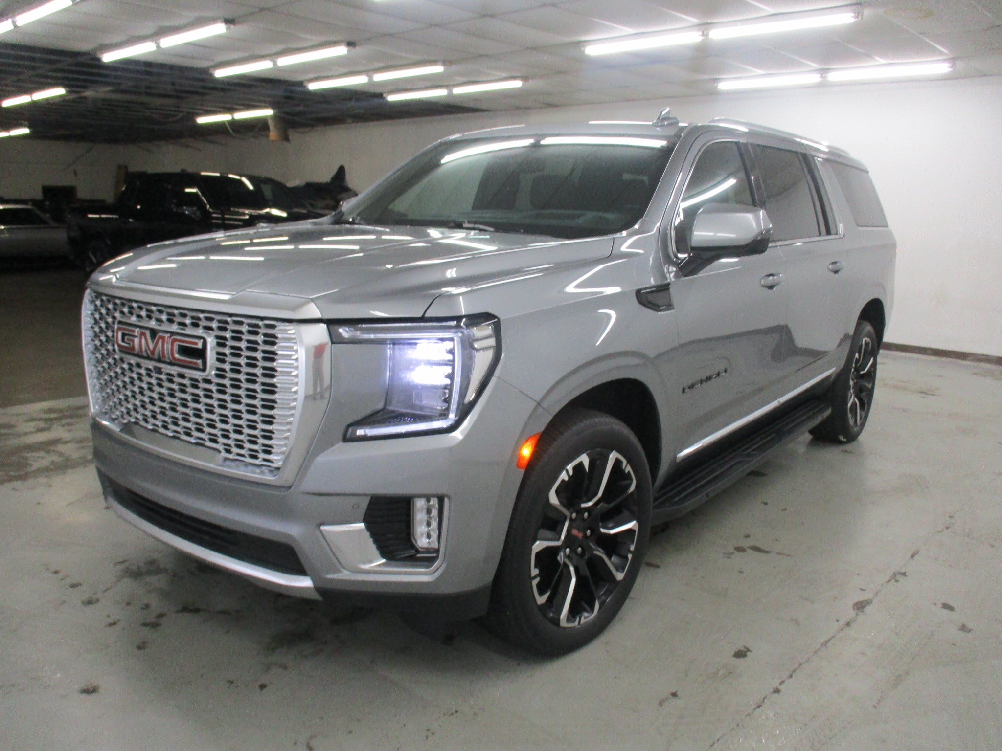 Certified 2023 GMC Yukon XL Denali AWD/4WD image 3
