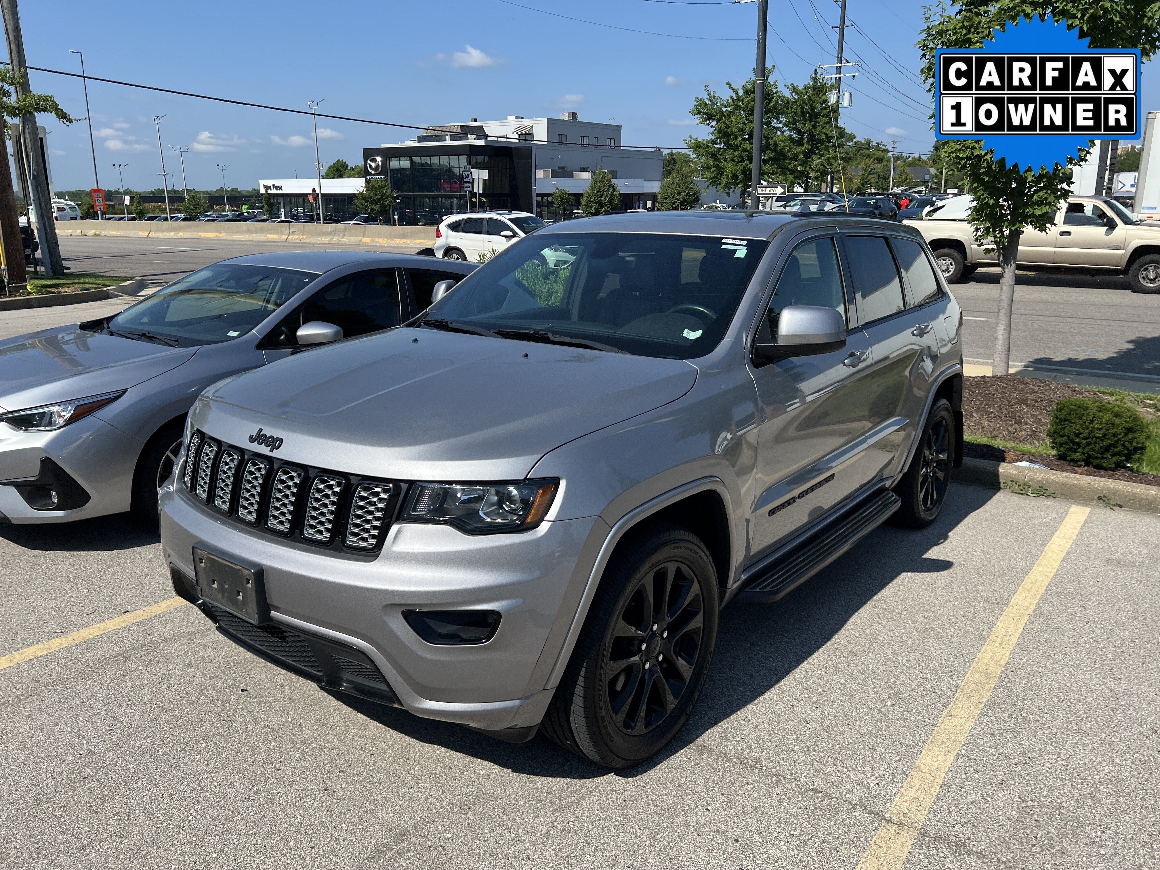 Used 2018 Jeep Grand Cherokee Altitude AWD/4WD image 2