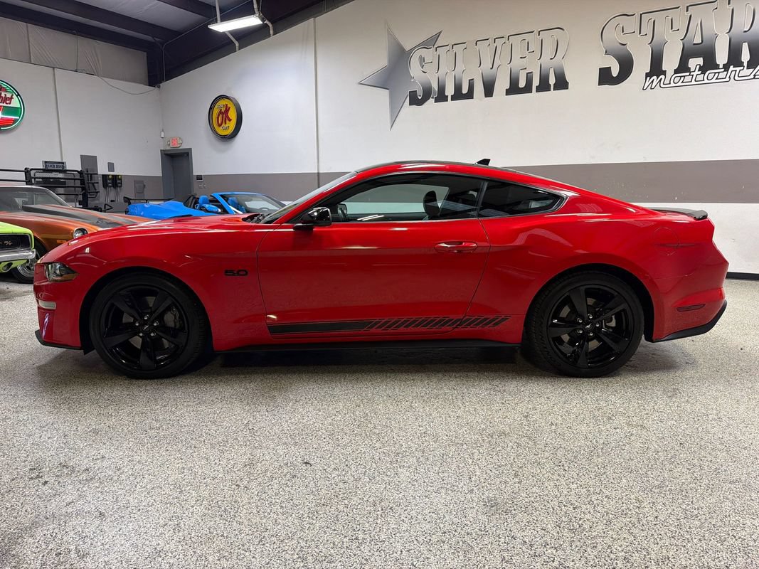 Used 2022 Ford Mustang GT Premium w/ Black Accent Package RWD image 3