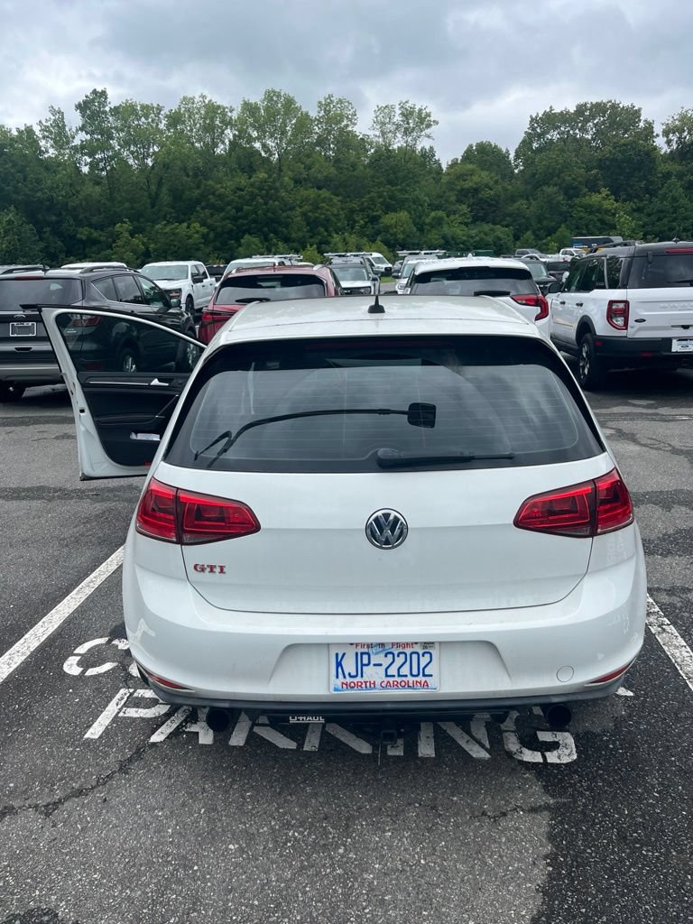 Used 2017 Volkswagen GTI SE FWD image 9
