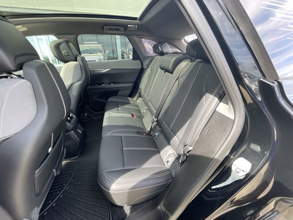 Certified 2025 Cadillac Optiq Luxury 1 AWD/4WD image 24