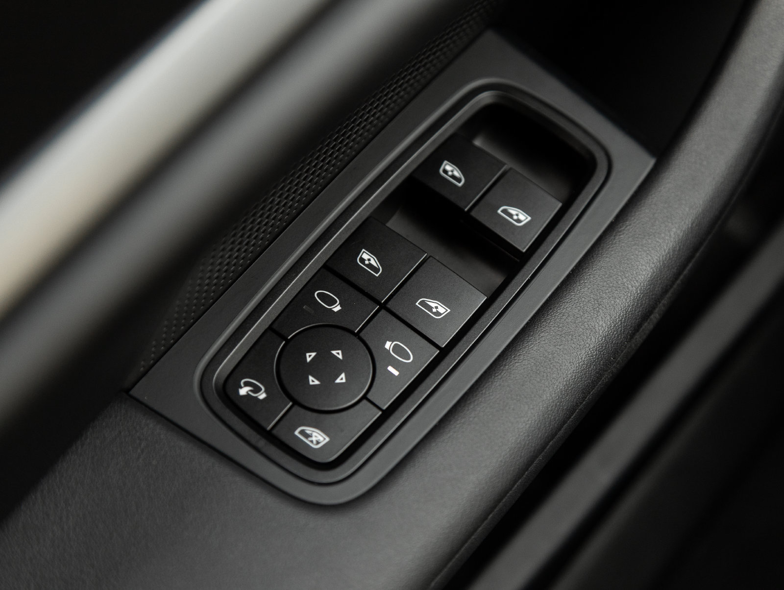 Certified 2025 Porsche Taycan AWD/4WD image 20