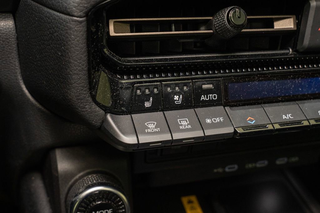 Used 2024 Toyota Land Cruiser image 18