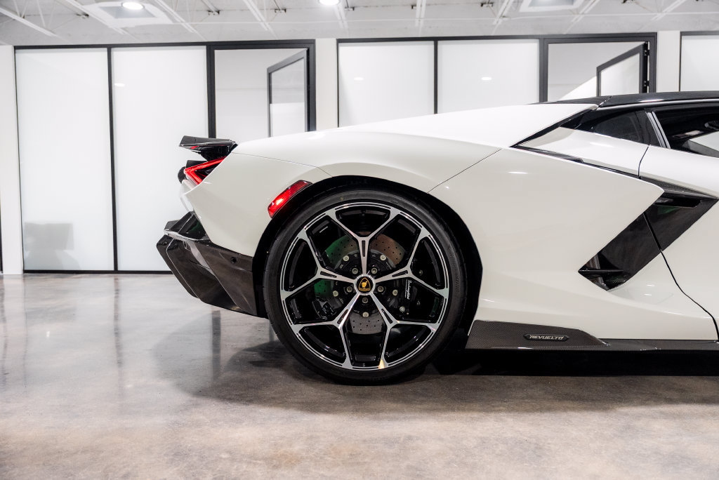 Used 2025 Lamborghini Revuelto AWD/4WD image 42