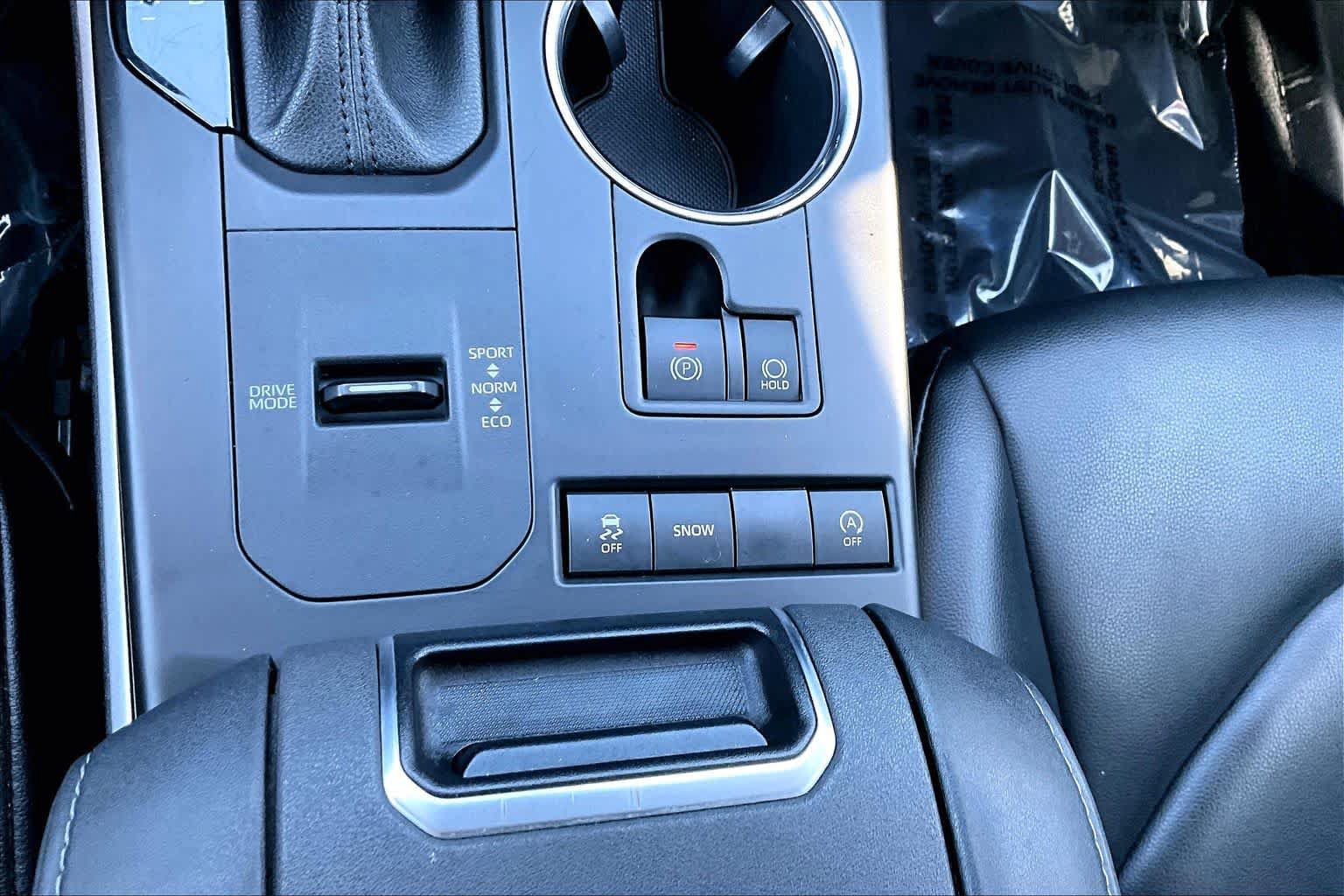 Certified 2021 Toyota Highlander XLE FWD image 33