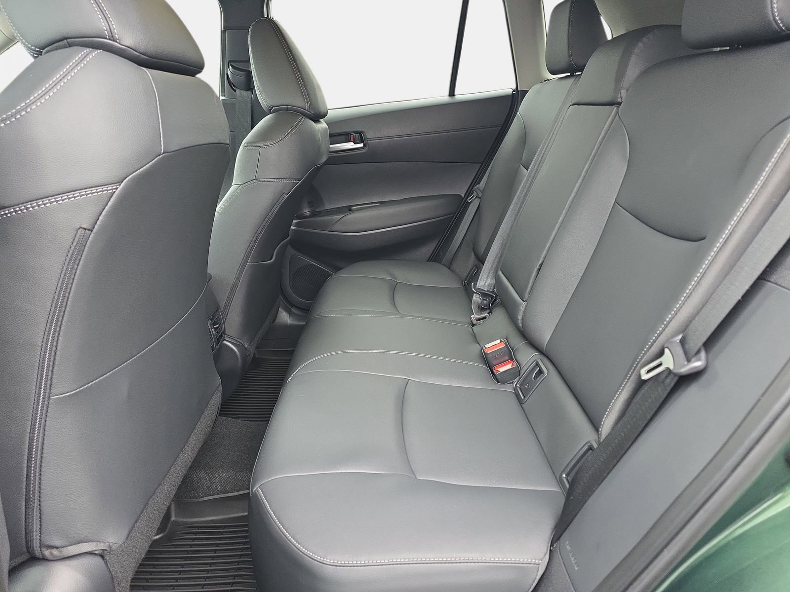 Used 2025 Toyota Corolla Cross XLE w/ Convenience Package image 14