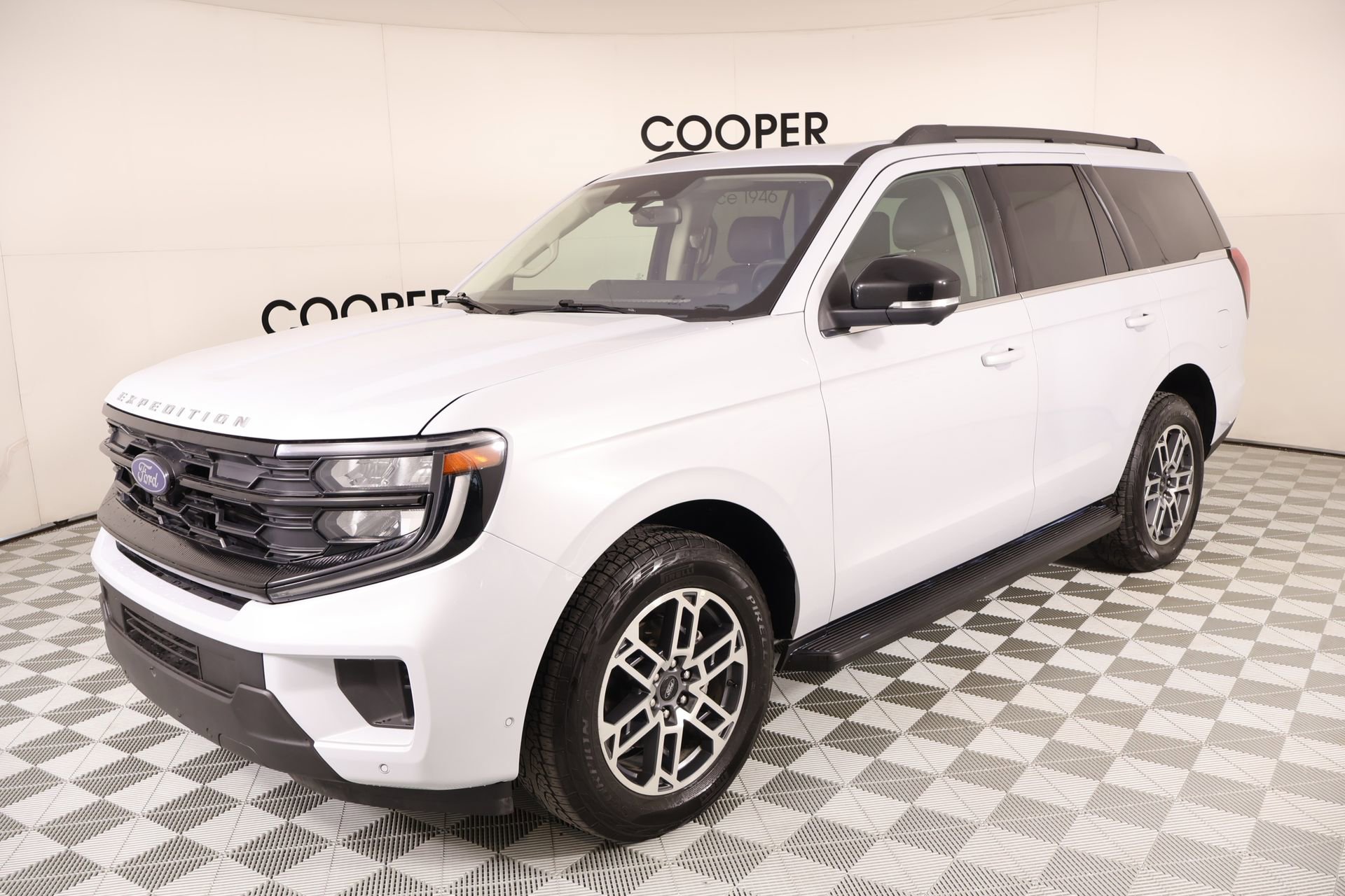 Used 2025 Ford Expedition Active AWD/4WD image 9
