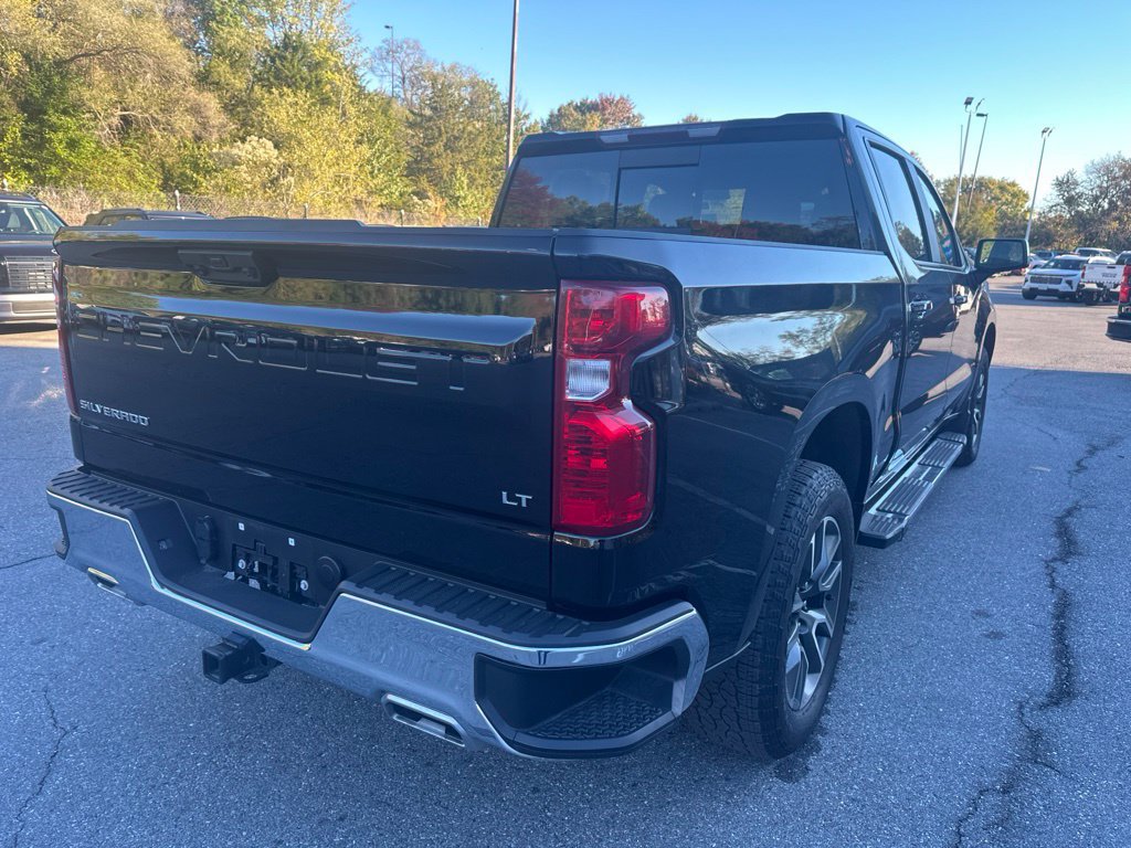 Used 2023 Chevrolet Silverado 1500 LT AWD/4WD image 5