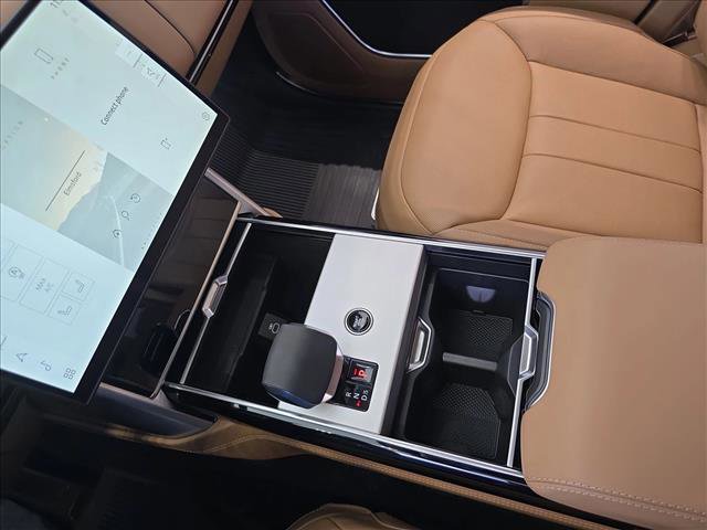 New 2025 Land Rover Range Rover SE image 22