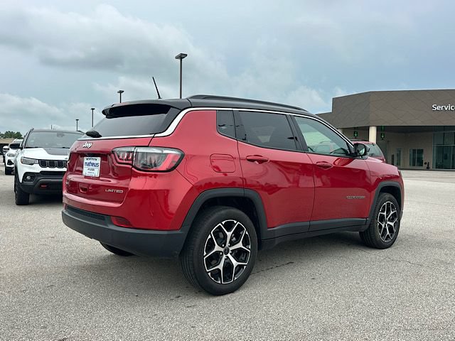 Used 2025 Jeep Compass Limited AWD/4WD image 8