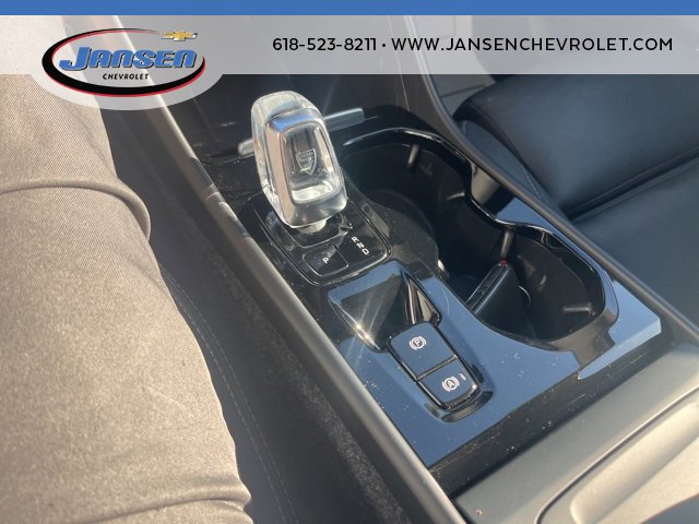 Used 2025 Volvo XC40 B5 Plus image 31