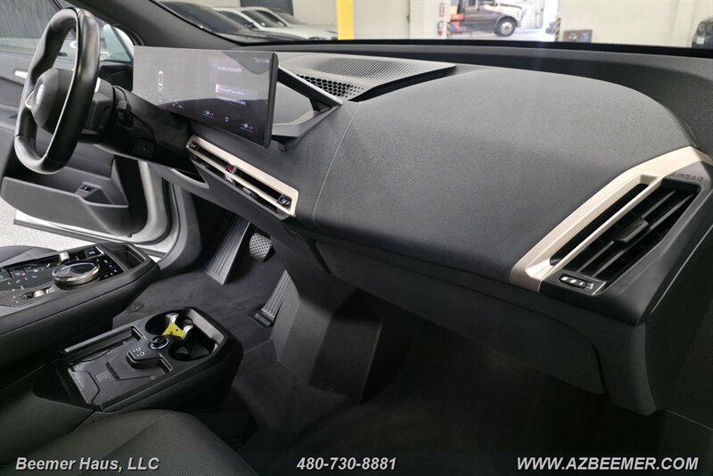 Used 2023 BMW iX xDrive50 w/ Sport Package AWD/4WD image 35