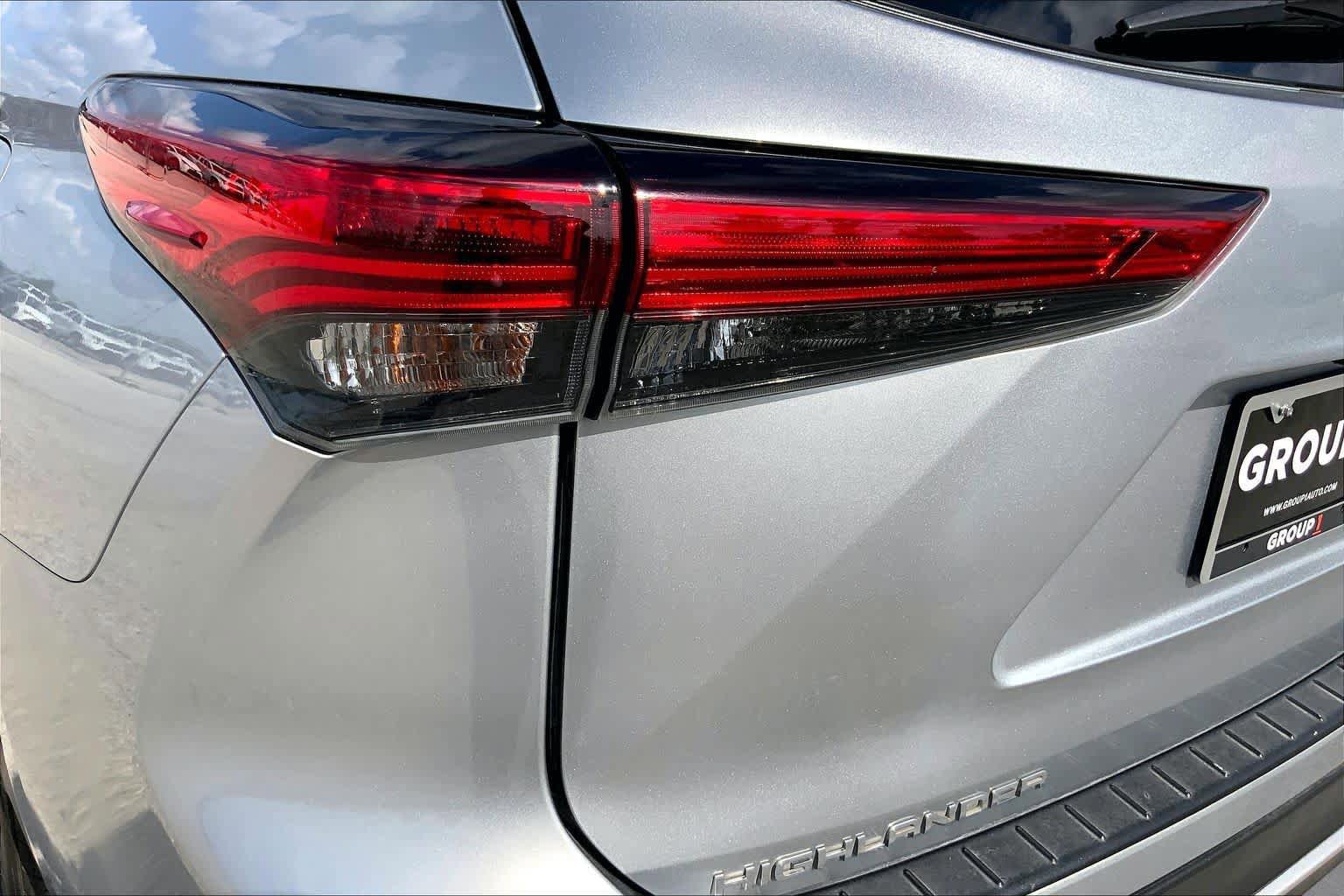 Used 2022 Toyota Highlander XSE AWD/4WD image 28