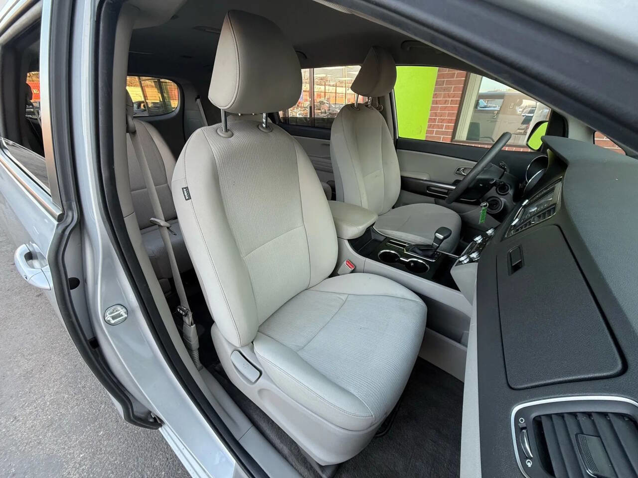 Used 2020 Kia Sedona LX FWD image 28