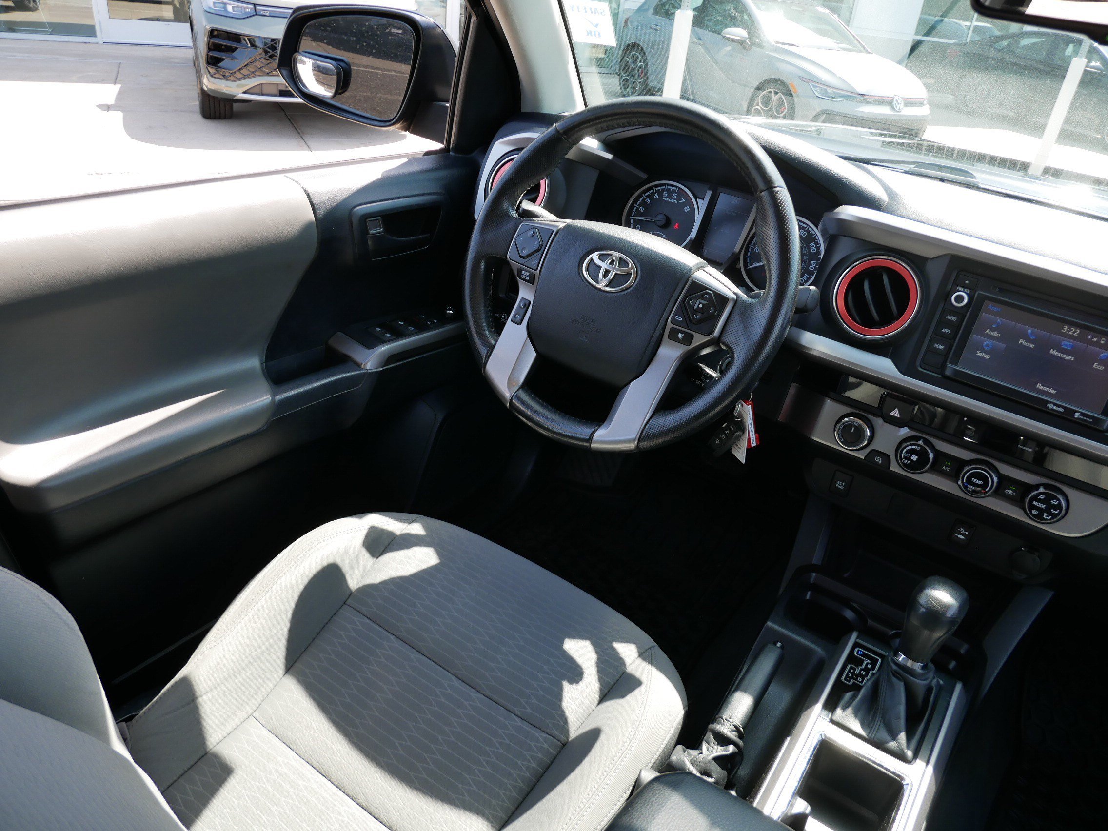 Used 2016 Toyota Tacoma SR5 AWD/4WD image 9