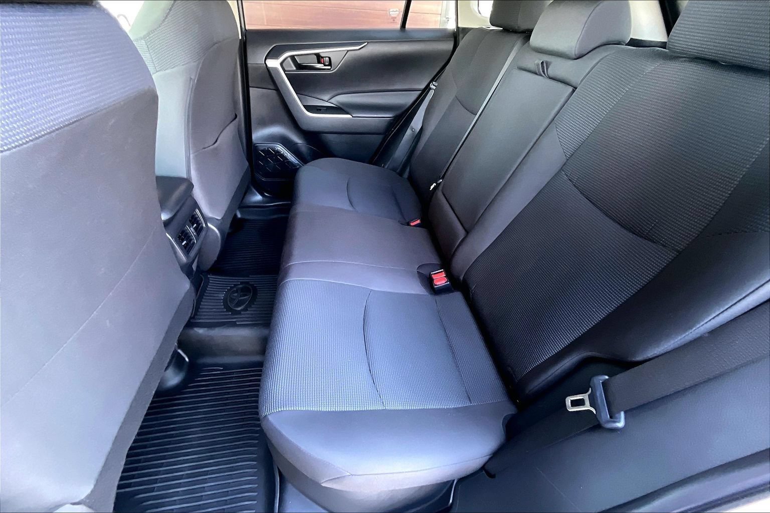 Used 2023 Toyota RAV4 LE AWD/4WD image 20