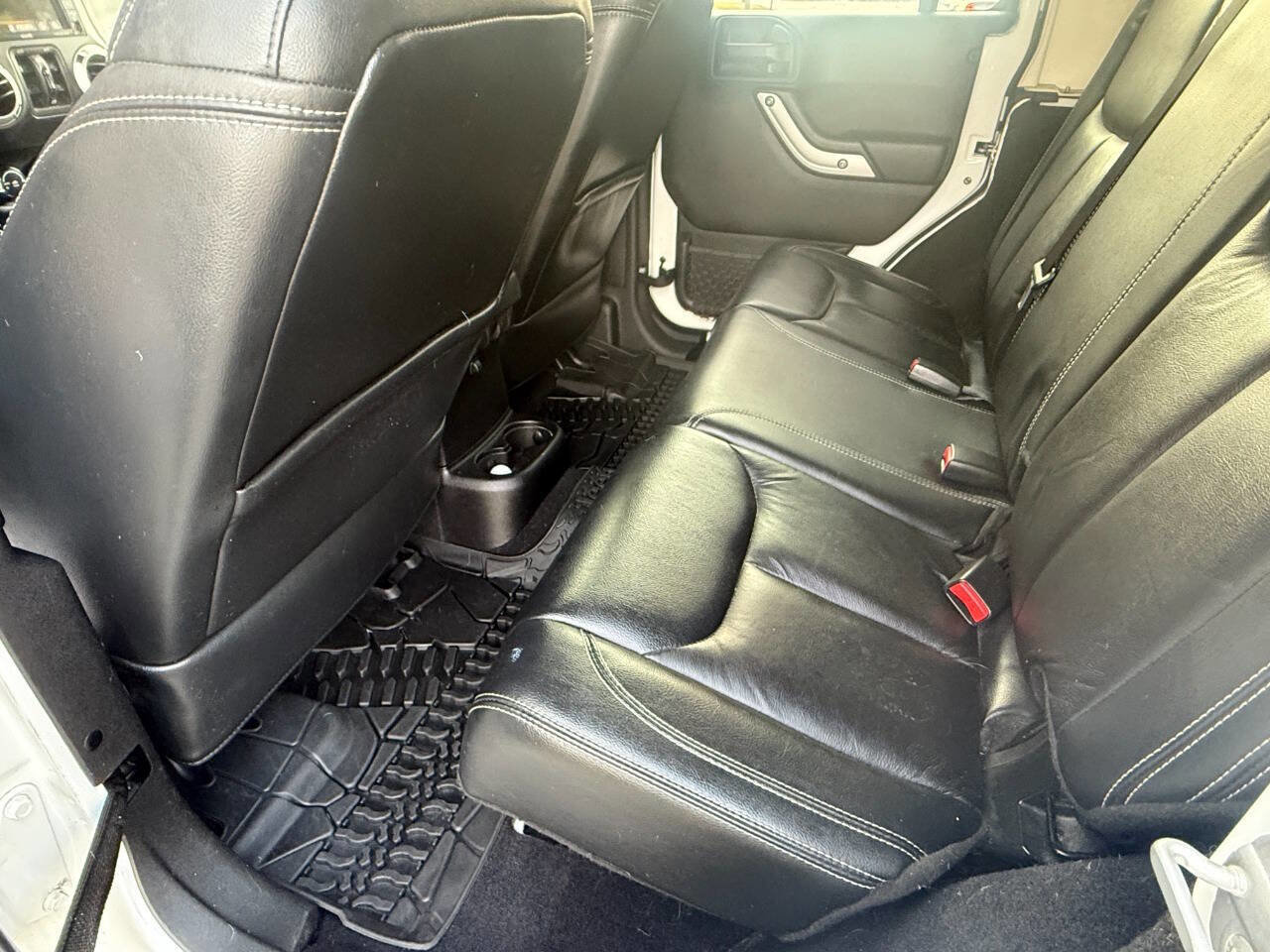 Used 2013 Jeep Wrangler Unlimited Sahara w/ Connectivity Group image 22