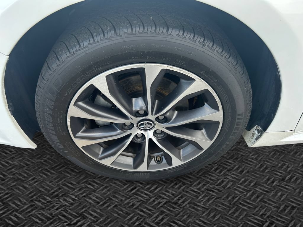 Used 2018 Toyota Avalon XLE Premium w/ Carpet Mat Package FWD image 11