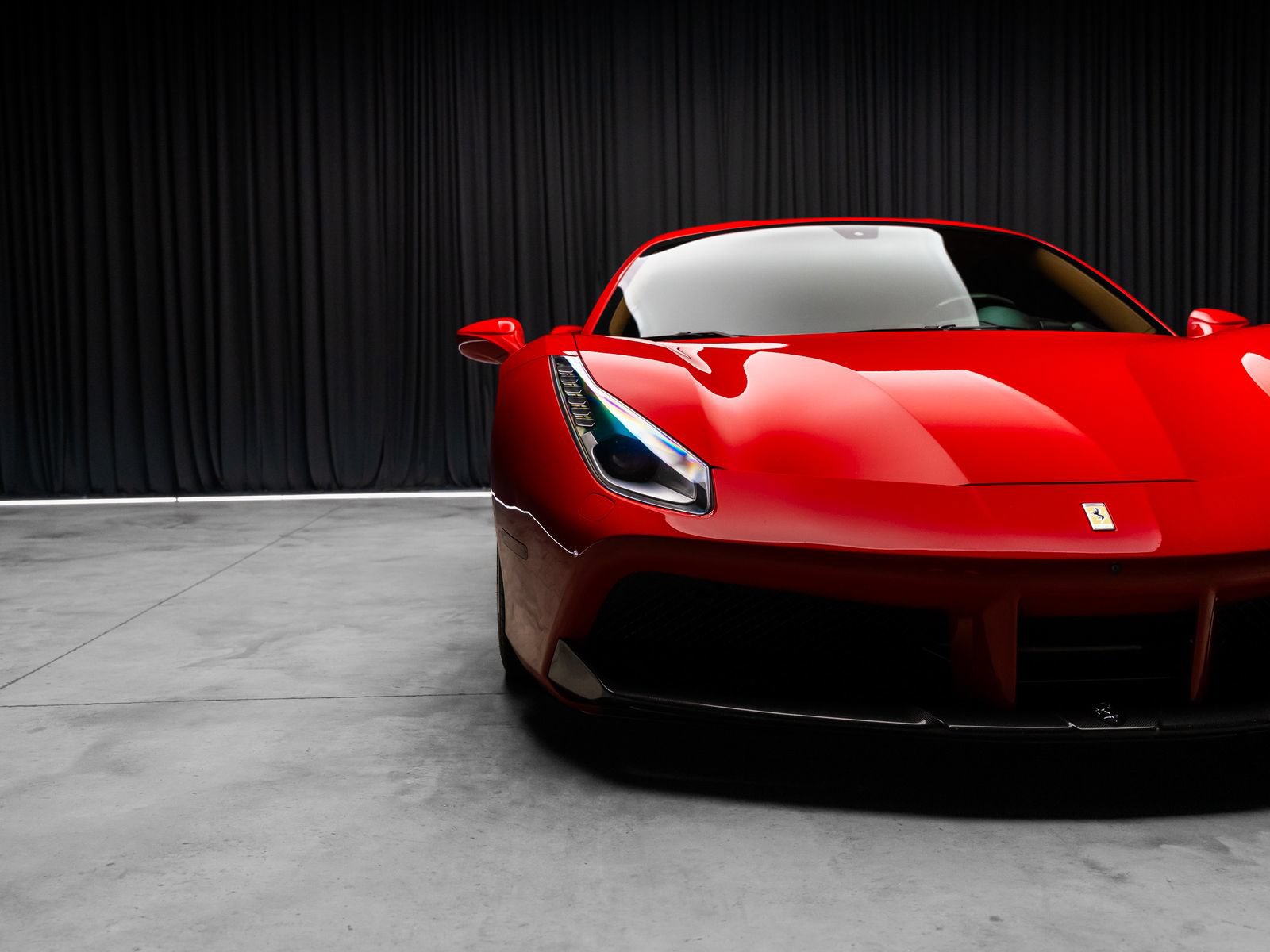 Used 2018 Ferrari 488 GTB RWD image 18