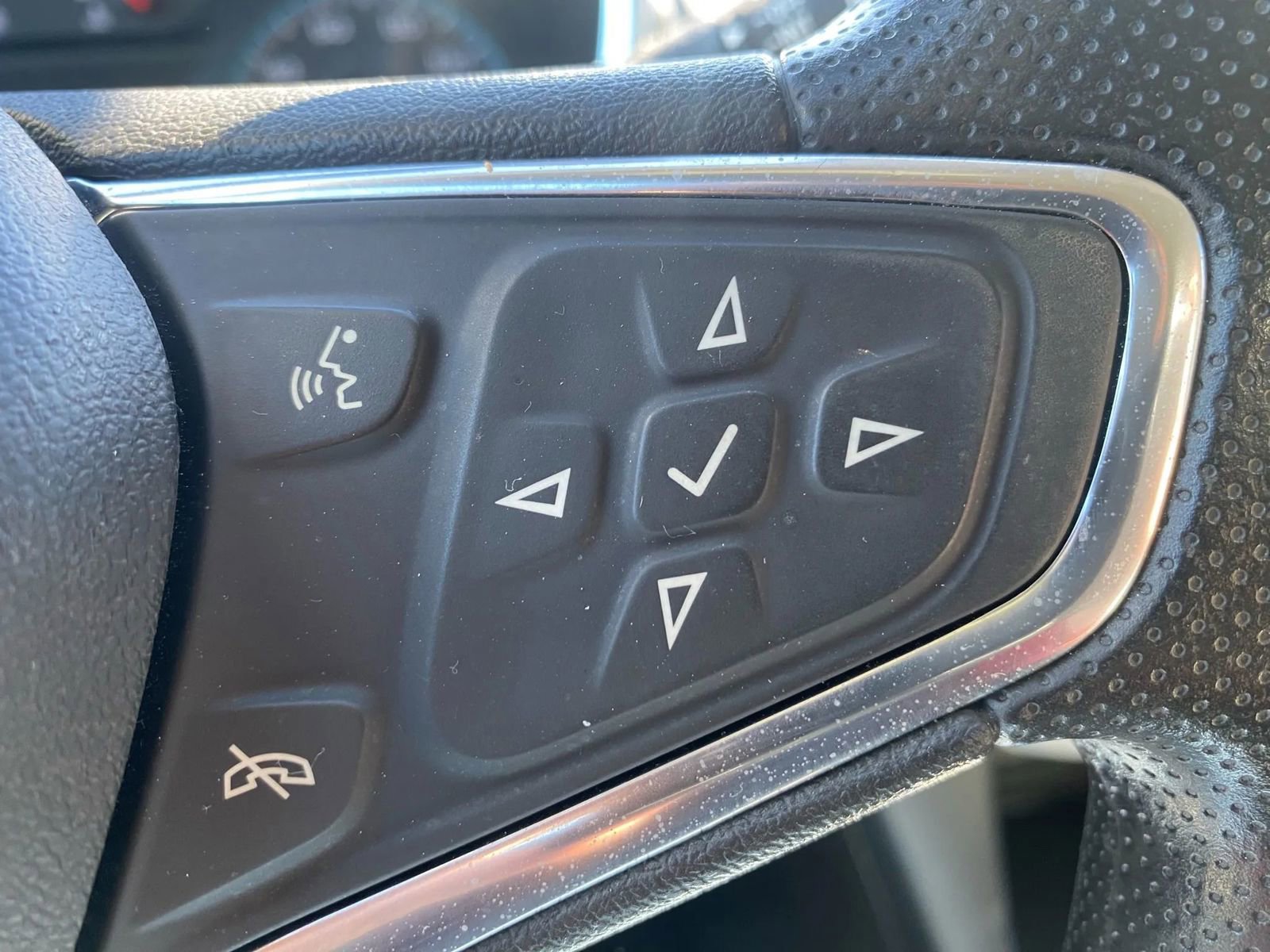 Used 2021 Chevrolet Equinox LS image 18