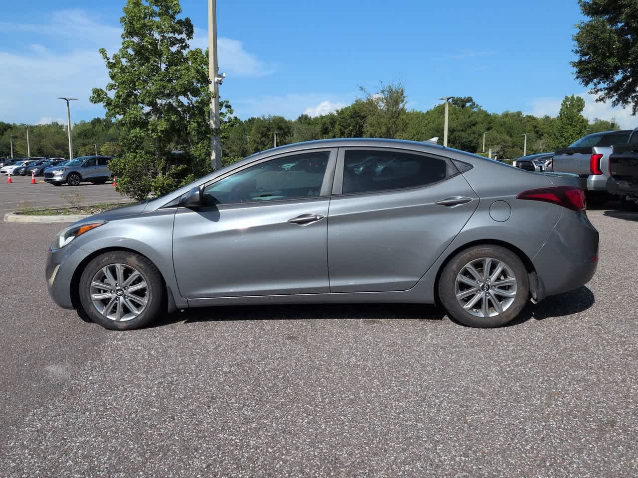 Used 2014 Hyundai Elantra SE w/ Option Group 02 FWD image 3