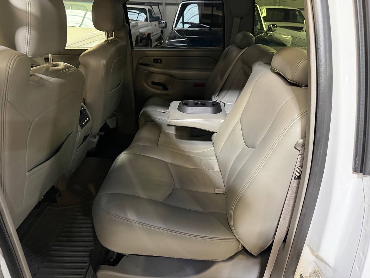 Used 2006 Chevrolet Silverado 2500 LT w/ Onstar Plus Package AWD/4WD image 14