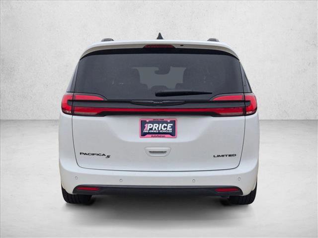 Used 2025 Chrysler Pacifica Limited FWD image 7