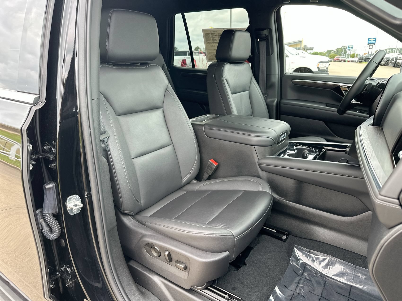 Used 2025 Chevrolet Tahoe LT AWD/4WD image 24
