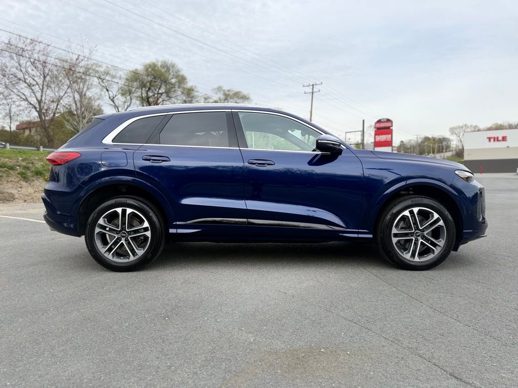 Used 2025 Audi Q5 Premium w/ Convenience Package AWD/4WD image 8