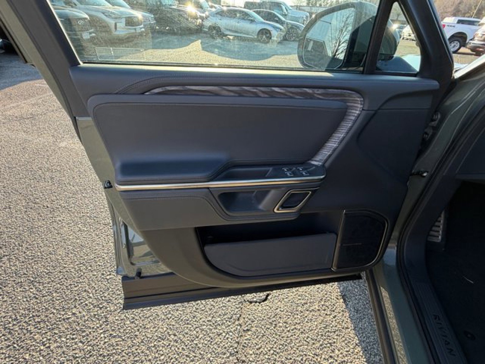 Used 2022 Rivian R1T Launch Edition image 22