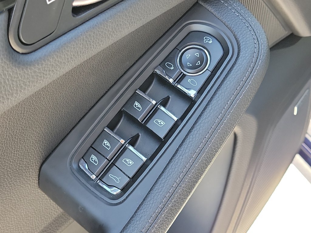 Certified 2024 Porsche Macan AWD/4WD image 27