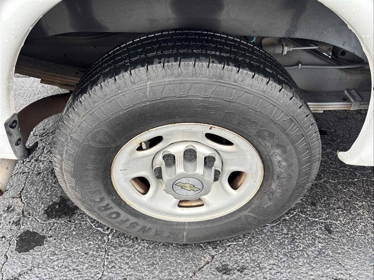 Used 2012 Chevrolet Express 2500 RWD image 19