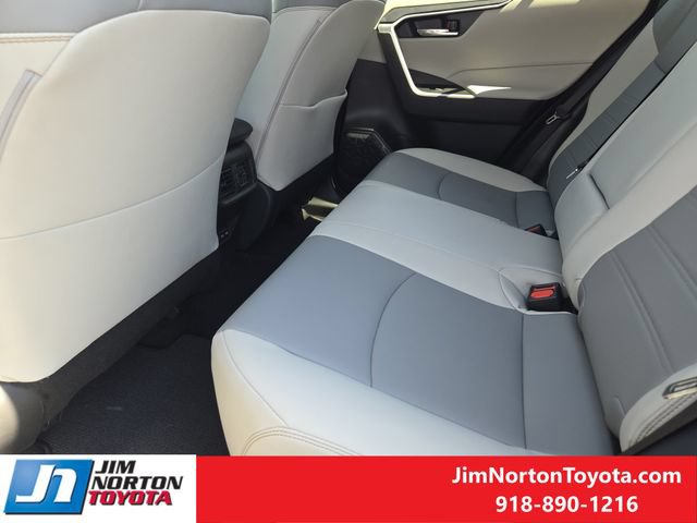 Used 2025 Toyota RAV4 XLE Premium FWD image 32