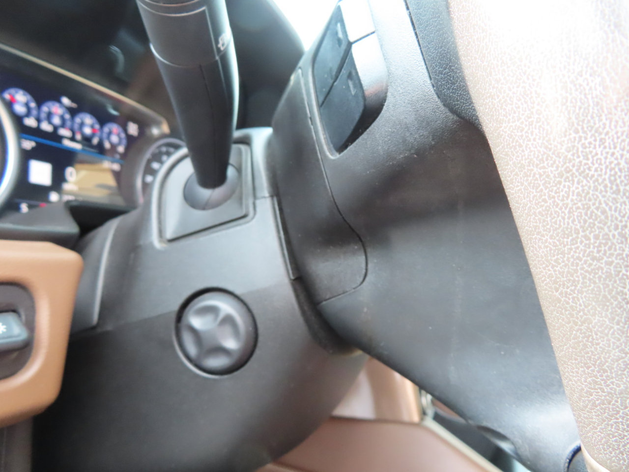 Used 2021 Chevrolet Tahoe High Country w/ Premium Package image 34