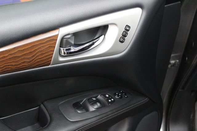 Used 2019 Nissan Pathfinder Platinum AWD/4WD image 10