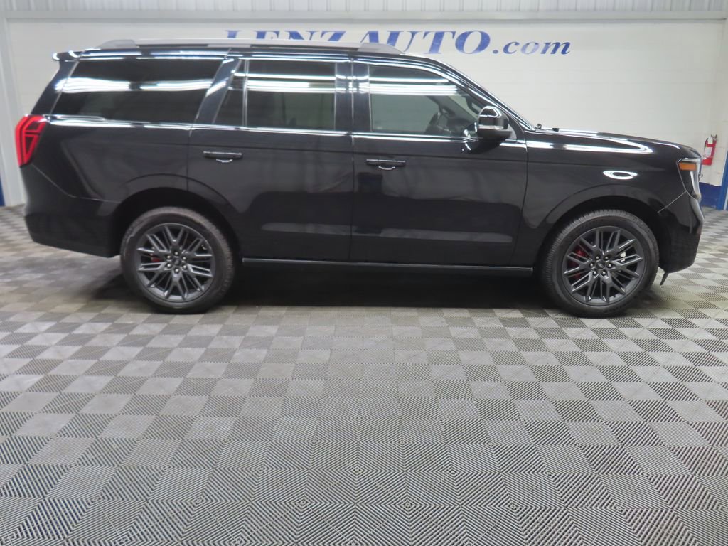 Used 2025 Ford Expedition Platinum w/ Stealth Performance Package AWD/4WD image 2