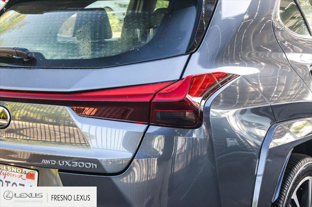 Certified 2025 Lexus UX 300h 300h Premium w/ Cold Area Package image 7