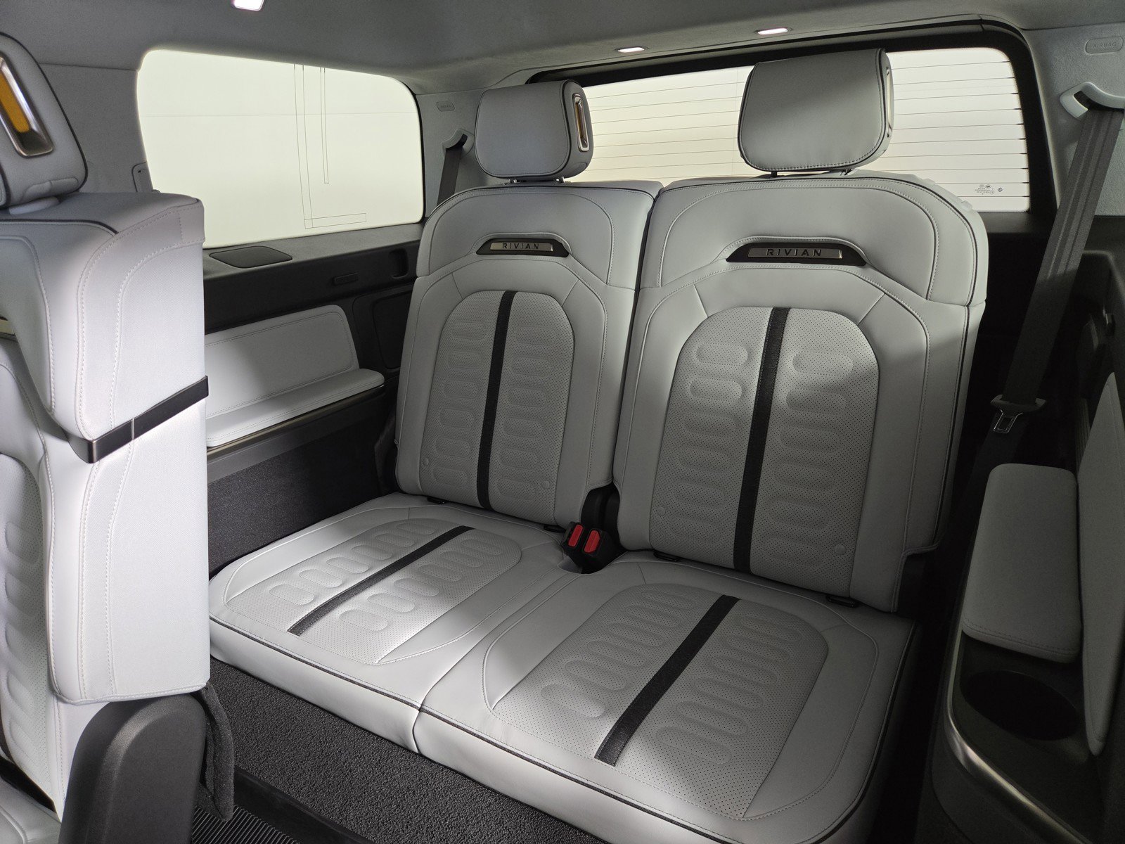Used 2024 Rivian R1S Adventure AWD/4WD image 22