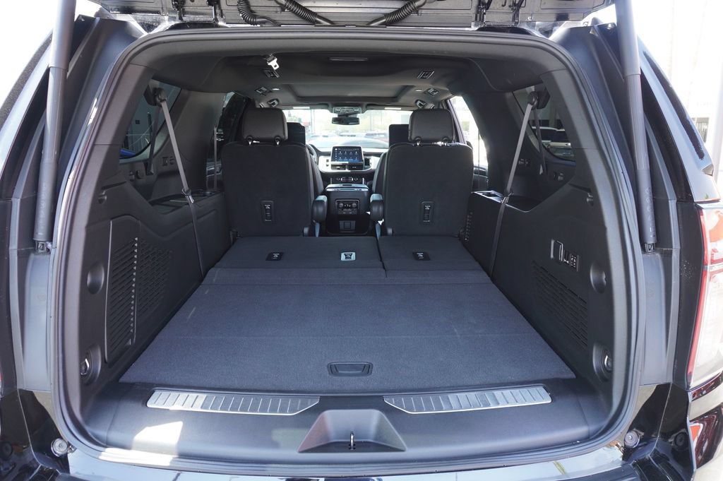 Certified 2023 Chevrolet Suburban RST w/ Sport Performance Package AWD/4WD image 8