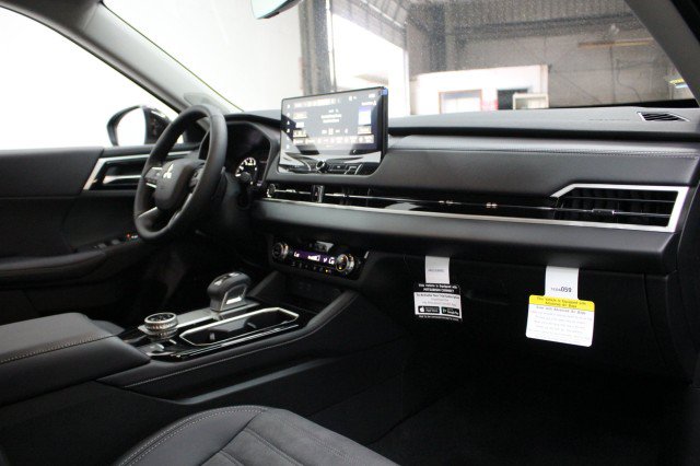 New 2026 Mitsubishi Outlander SE AWD/4WD image 17
