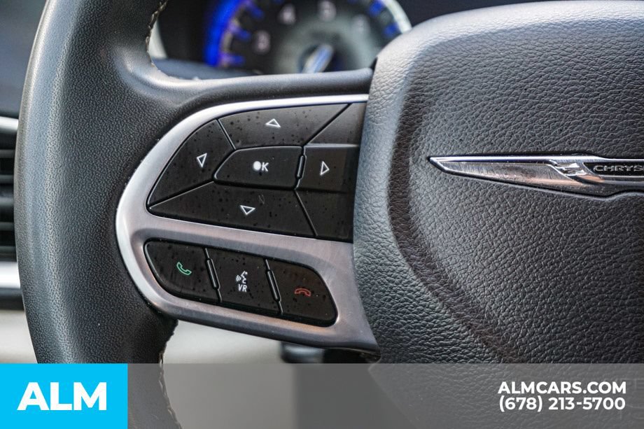 Used 2023 Chrysler Pacifica Touring-L FWD image 30