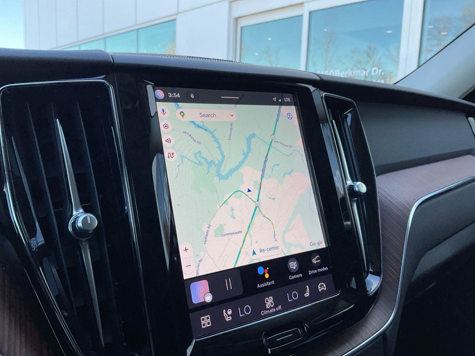 Certified 2023 Volvo XC60 B5 Plus w/ Protection Package Premier image 18