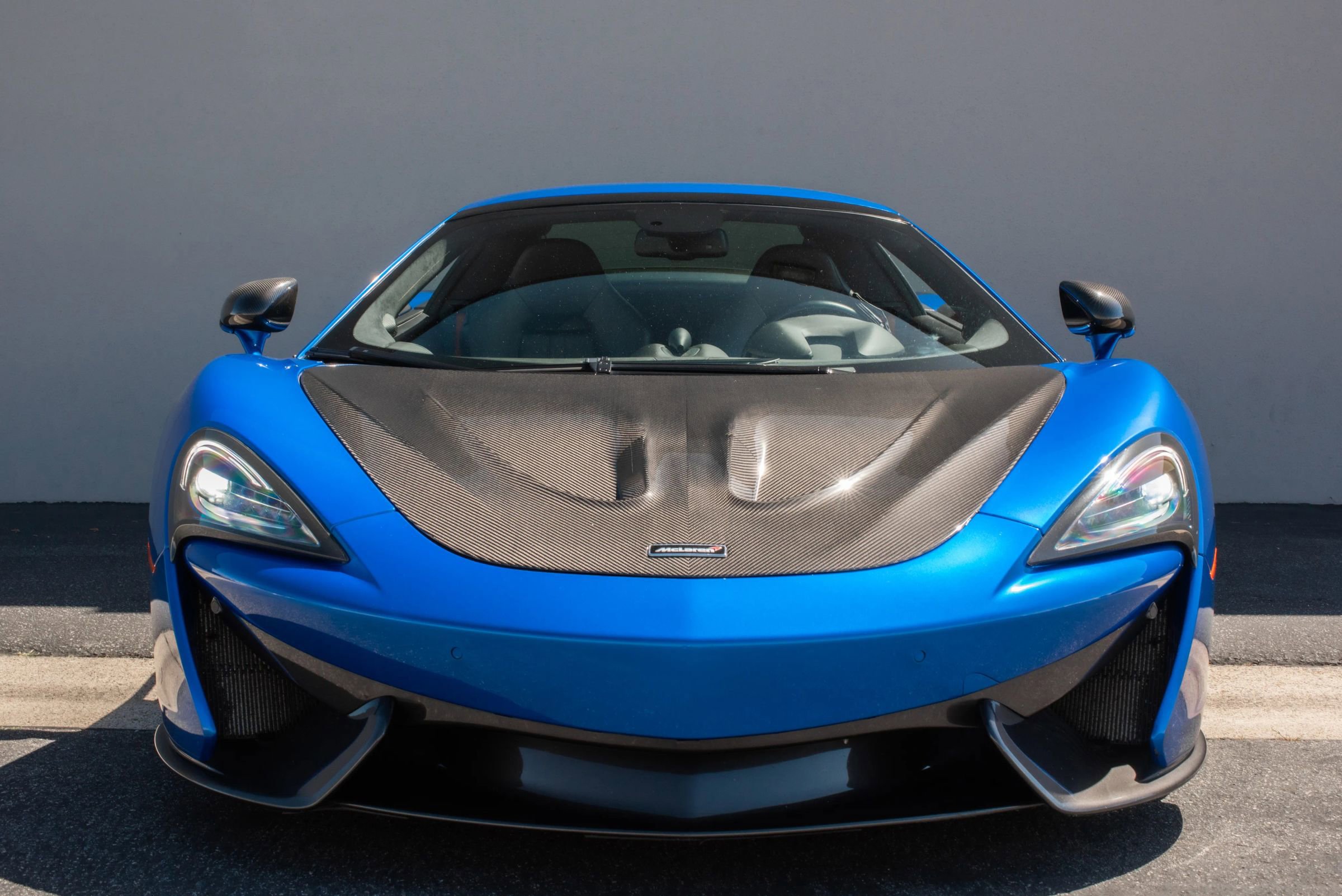 Used 2018 McLaren 570S Spider RWD image 3