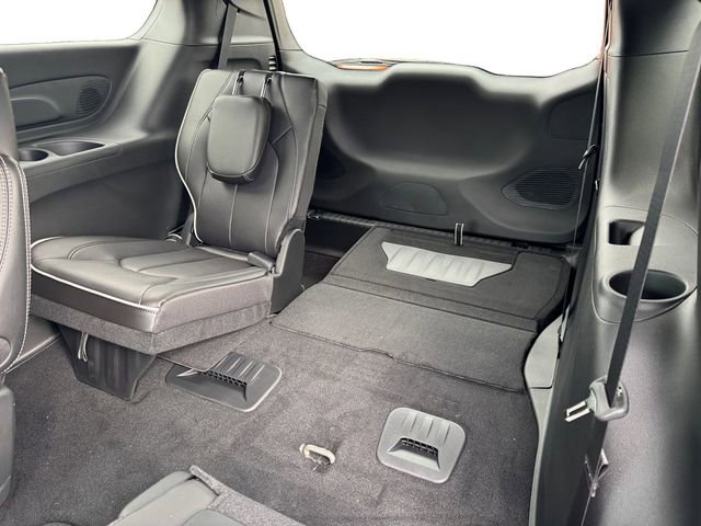 New 2026 Chrysler Pacifica Limited w/ S Appearance Package AWD/4WD image 14