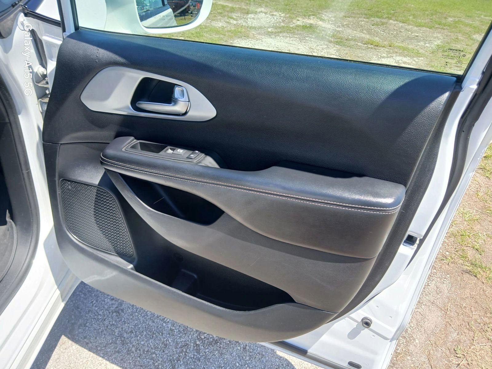 Used 2019 Chrysler Pacifica Limited w/ Advanced Safetytec Group FWD image 19