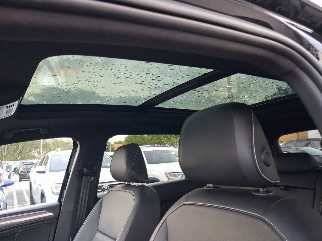 Used 2023 Volkswagen Tiguan SE R-Line image 15