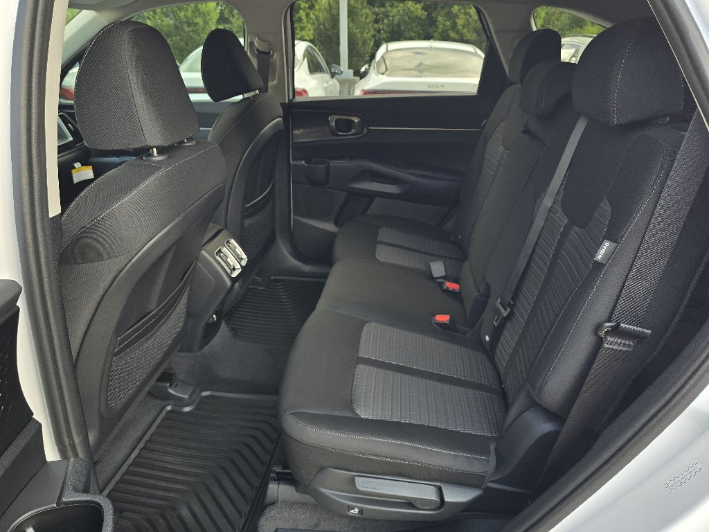 New 2026 Kia Sorento LX FWD image 4