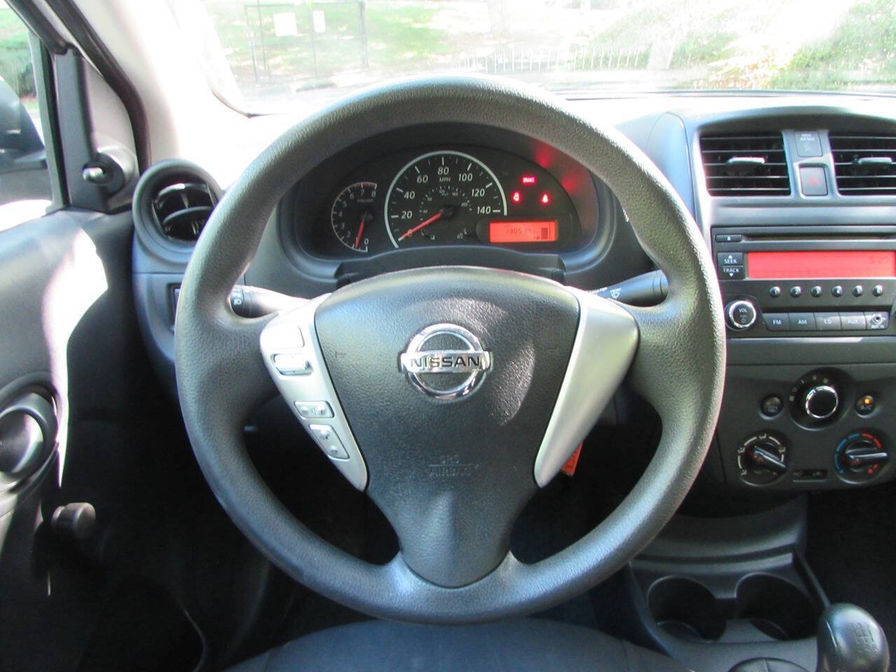 Used 2015 Nissan Versa S FWD image 11