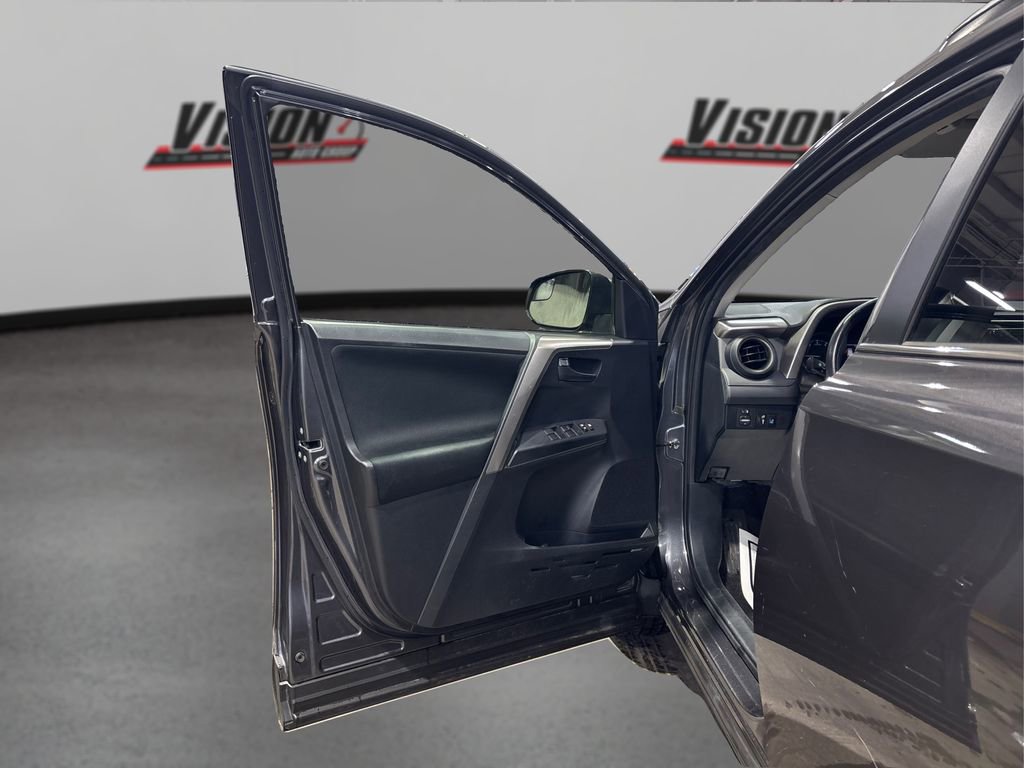Used 2018 Toyota RAV4 LE image 23