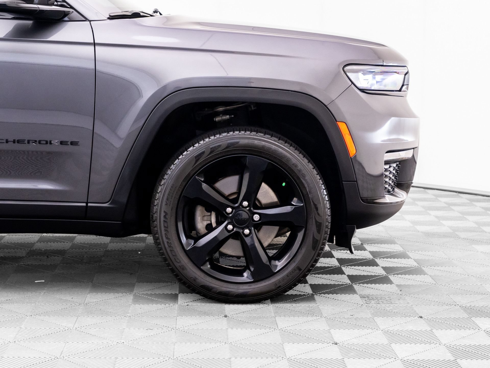 Used 2024 Jeep Grand Cherokee L Limited w/ Black Appearance Package AWD/4WD image 34